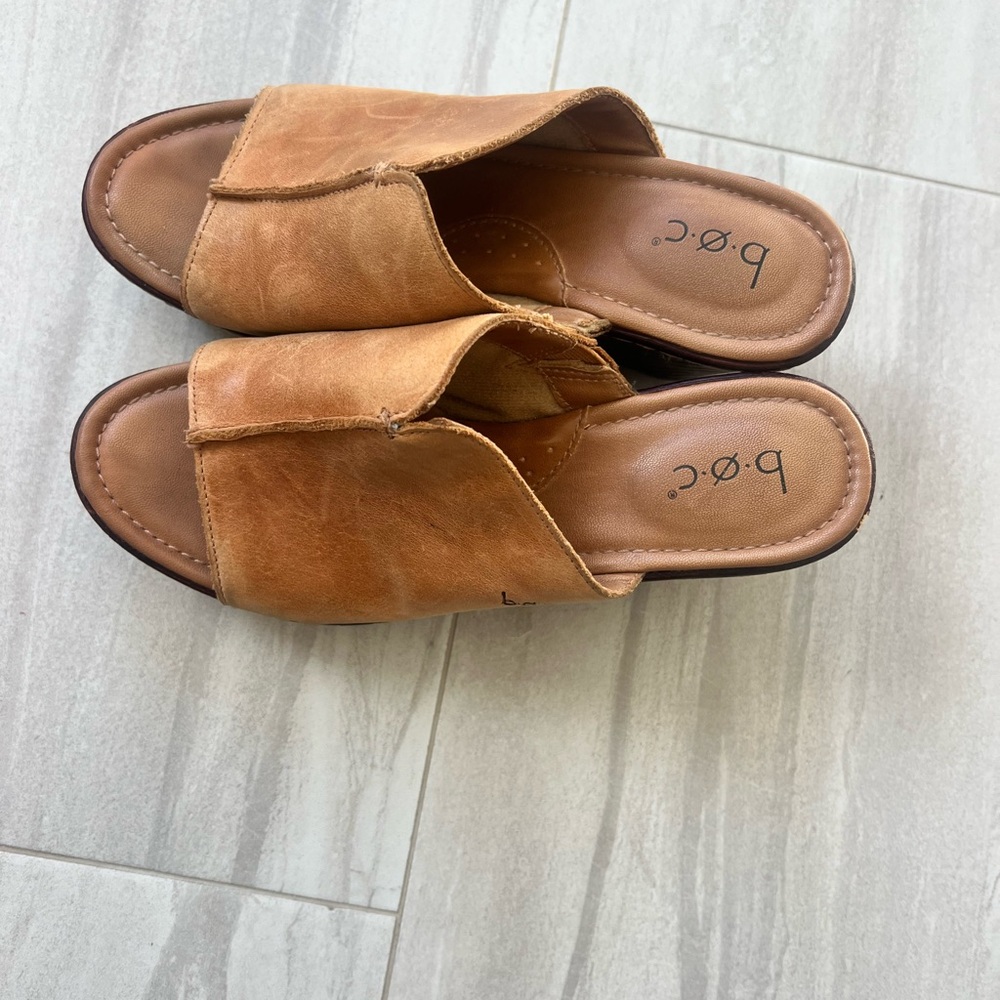 b.o.c. Women's Brown Leather Wedge Sandals